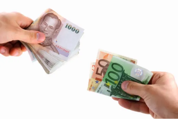 为什么出国旅游必须带现金？避开机场换汇陷阱